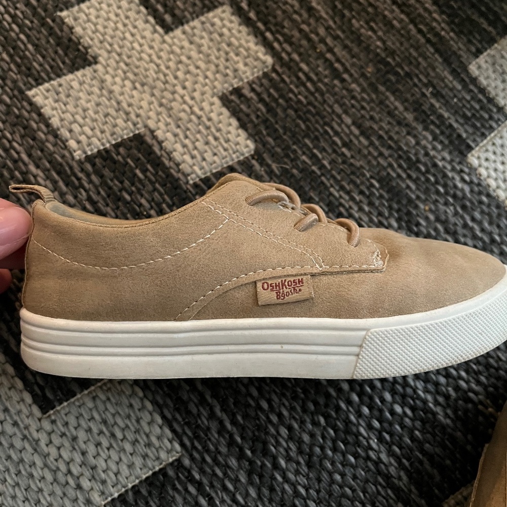 Kids Oshkosh shoes